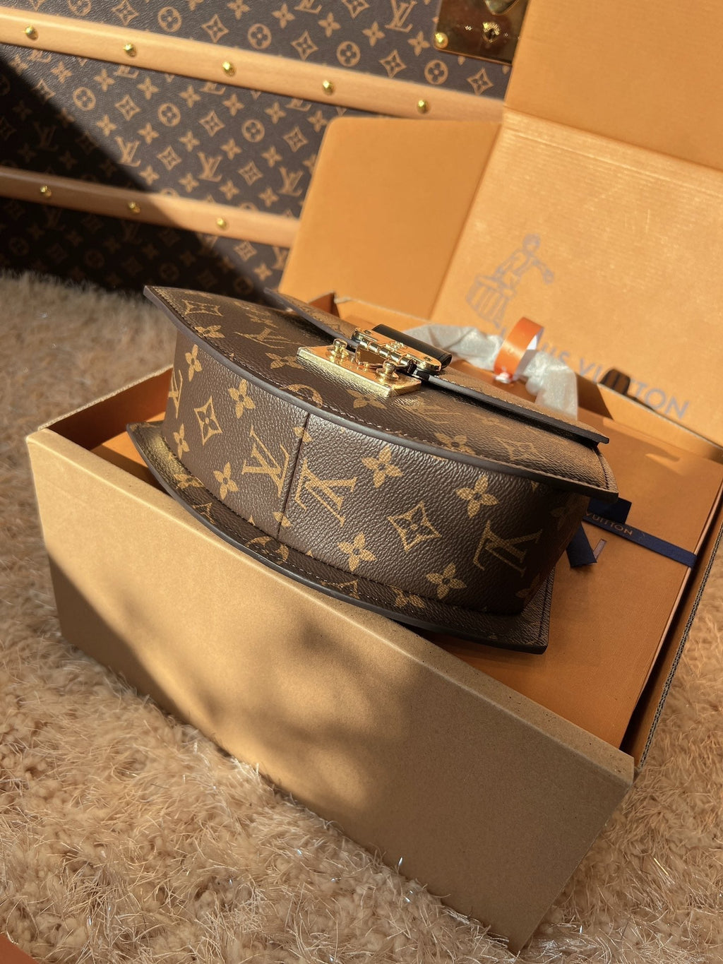 LV Pochette Metis Monogram Reverse Canvas Handle Crossbody Bag with Leather Trim and Shoulder Strap