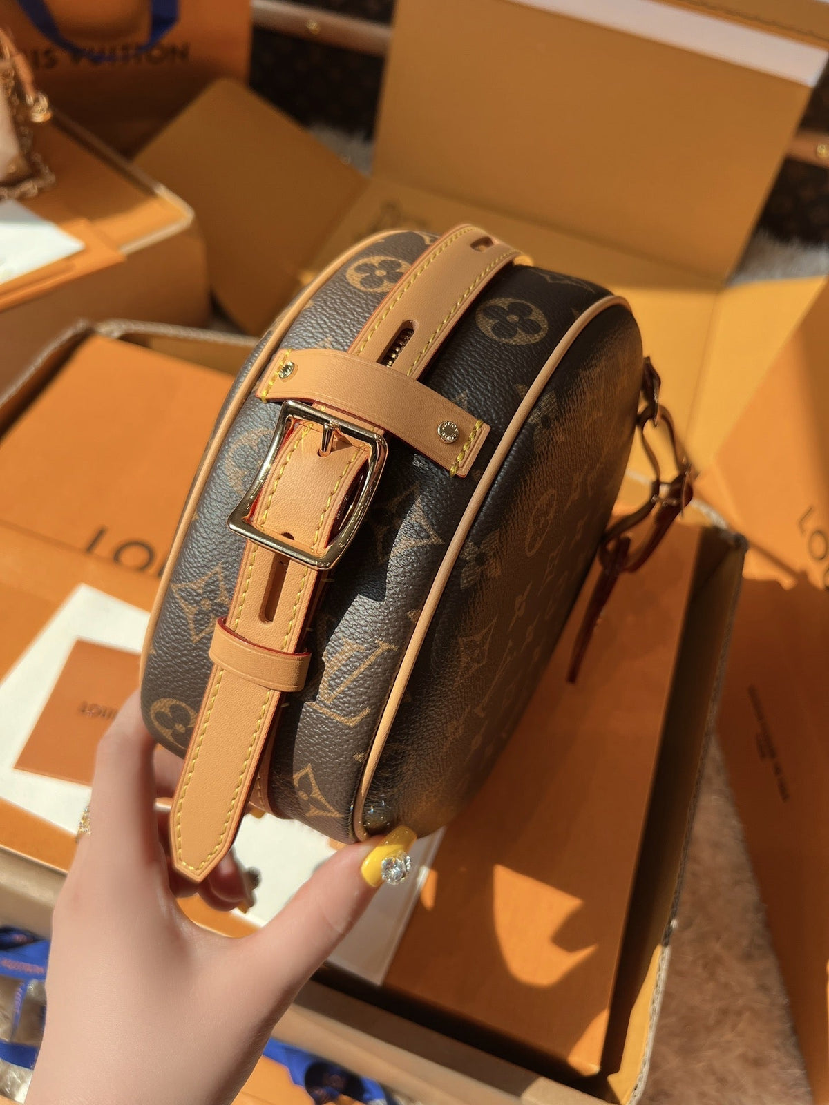 LV Boite Chapeau Souple Monogram Canvas Round Hat Box Bag with Top Handle