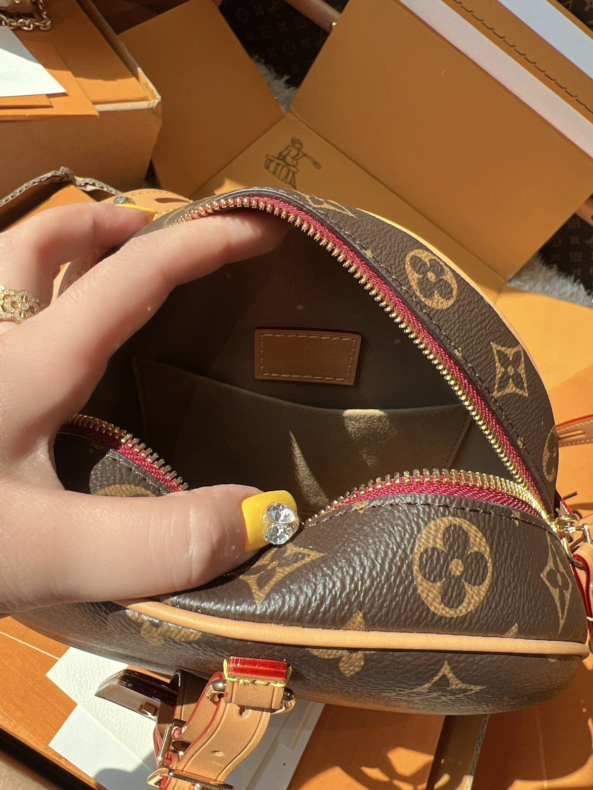 LV Boite Chapeau Souple Monogram Canvas Round Hat Box Bag with Top Handle