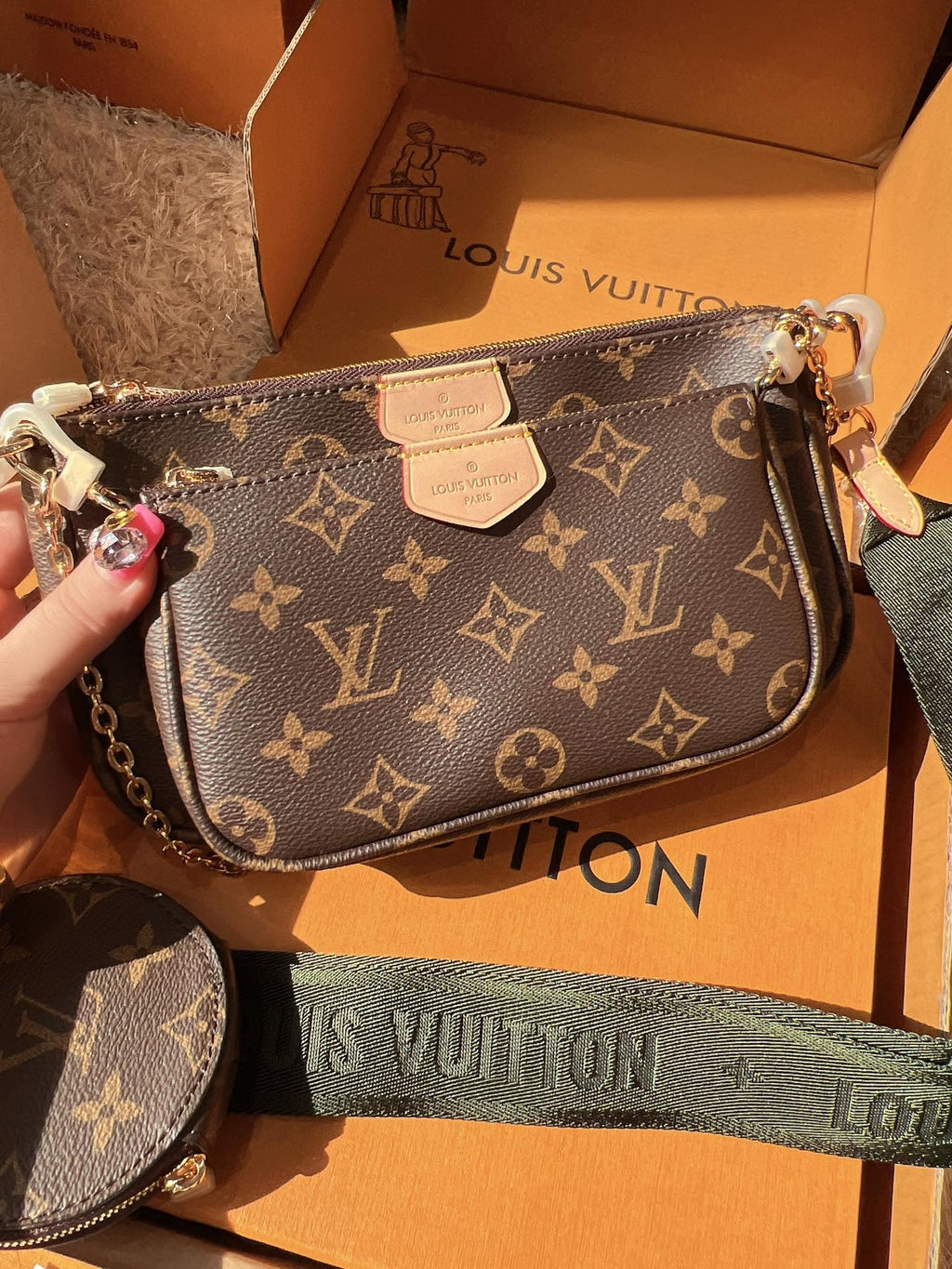 LV Multi Pochette Accessoires Monogram Canvas Crossbody Shoulder Bag with Two Pouches and Round Coin Purse