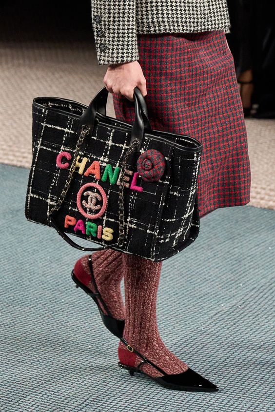 Chanel Fashion Totes Handbag - Black