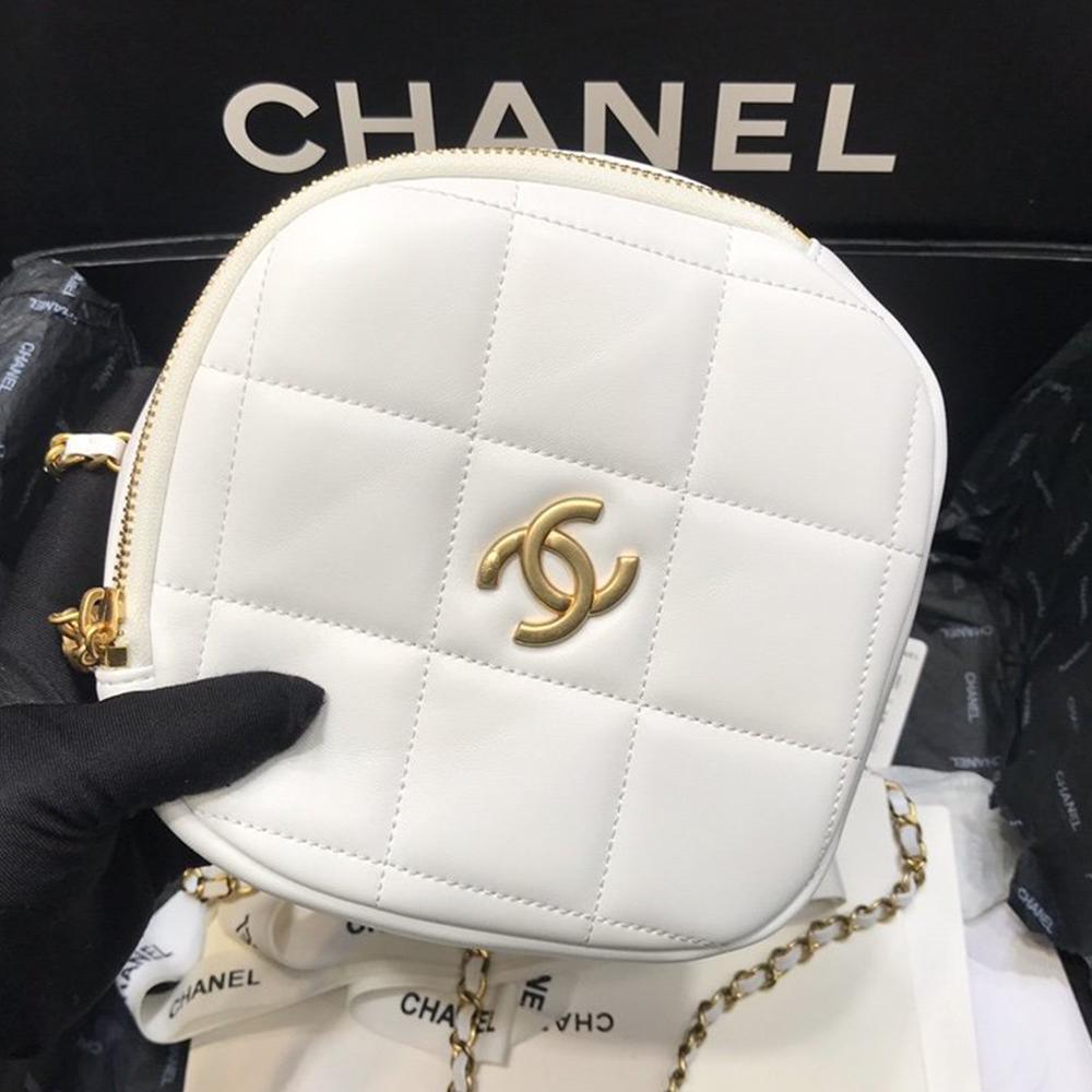 Chanel Runway White Lambskin Leather Diamond Cut Bag Gold Chain