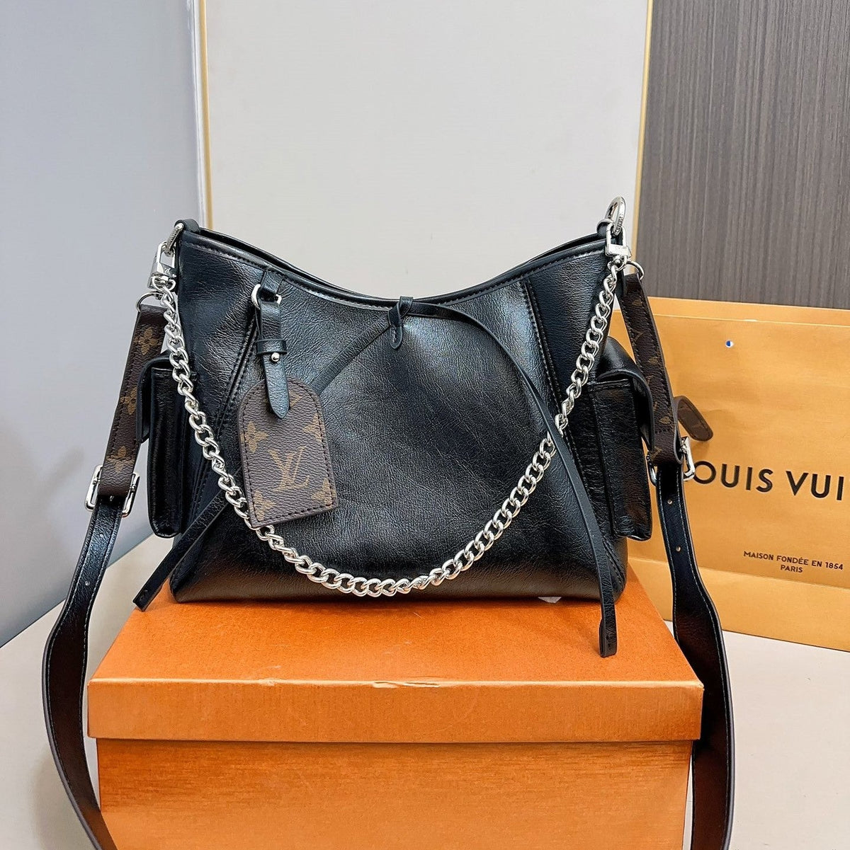 Louis Vuitton Carryall Cargo Handbag - Black