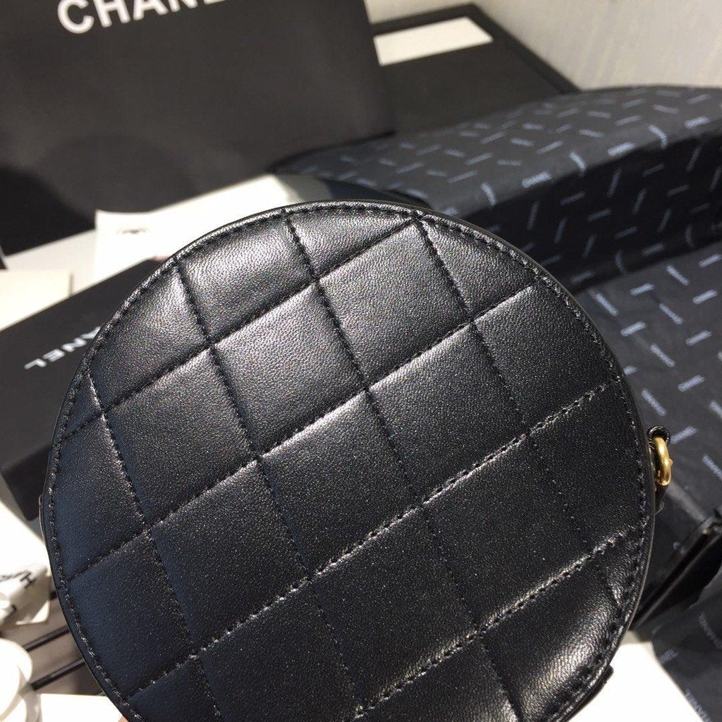 Chanel Pearl Round Clutch with Chain - Black