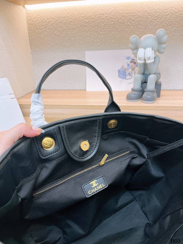 Chanel Deauville Em Couro Preta Italiana Bag - Black
