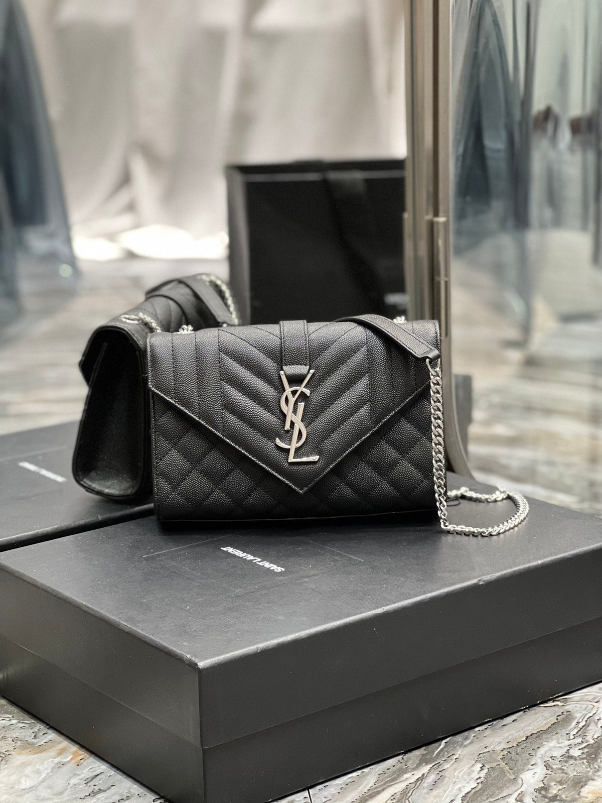 YSL Envelope Bag 21cm 526286 02 - Black