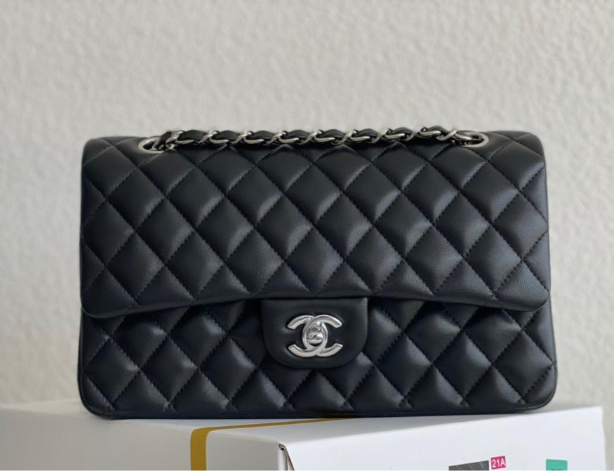 Chanel Timeless Classic Flap Bag Lambskin - Black