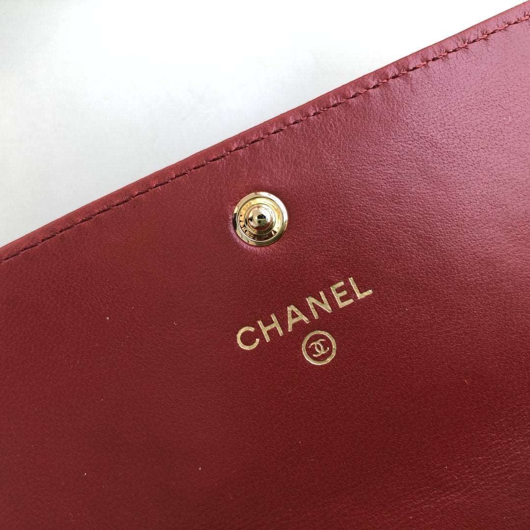 Chanel 19 Quilted Flap Wallet - Red