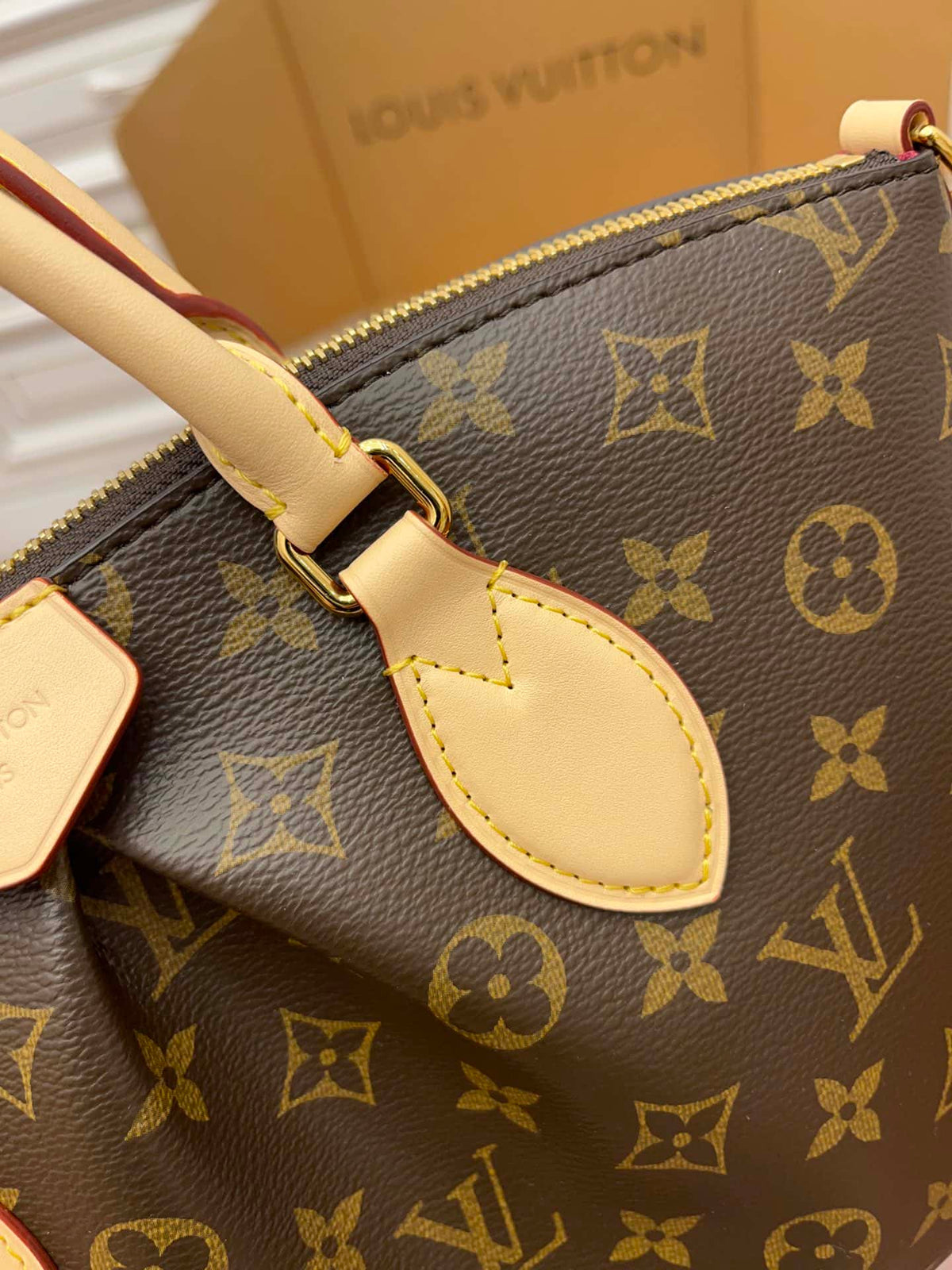 Louis Vuitton Boetie Handbag - Brown