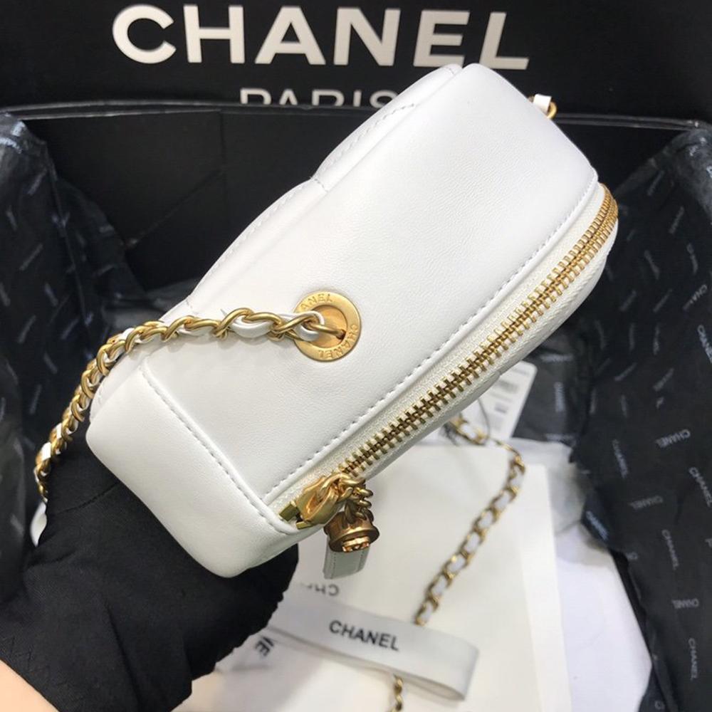 Chanel Runway White Lambskin Leather Diamond Cut Bag Gold Chain