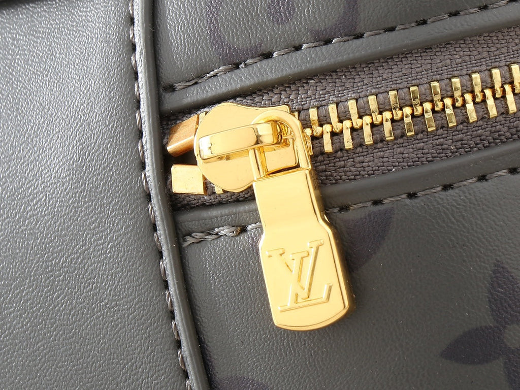 Louis Vuitton LV Vanity Chain Pouch Shoulder Bag - Gray