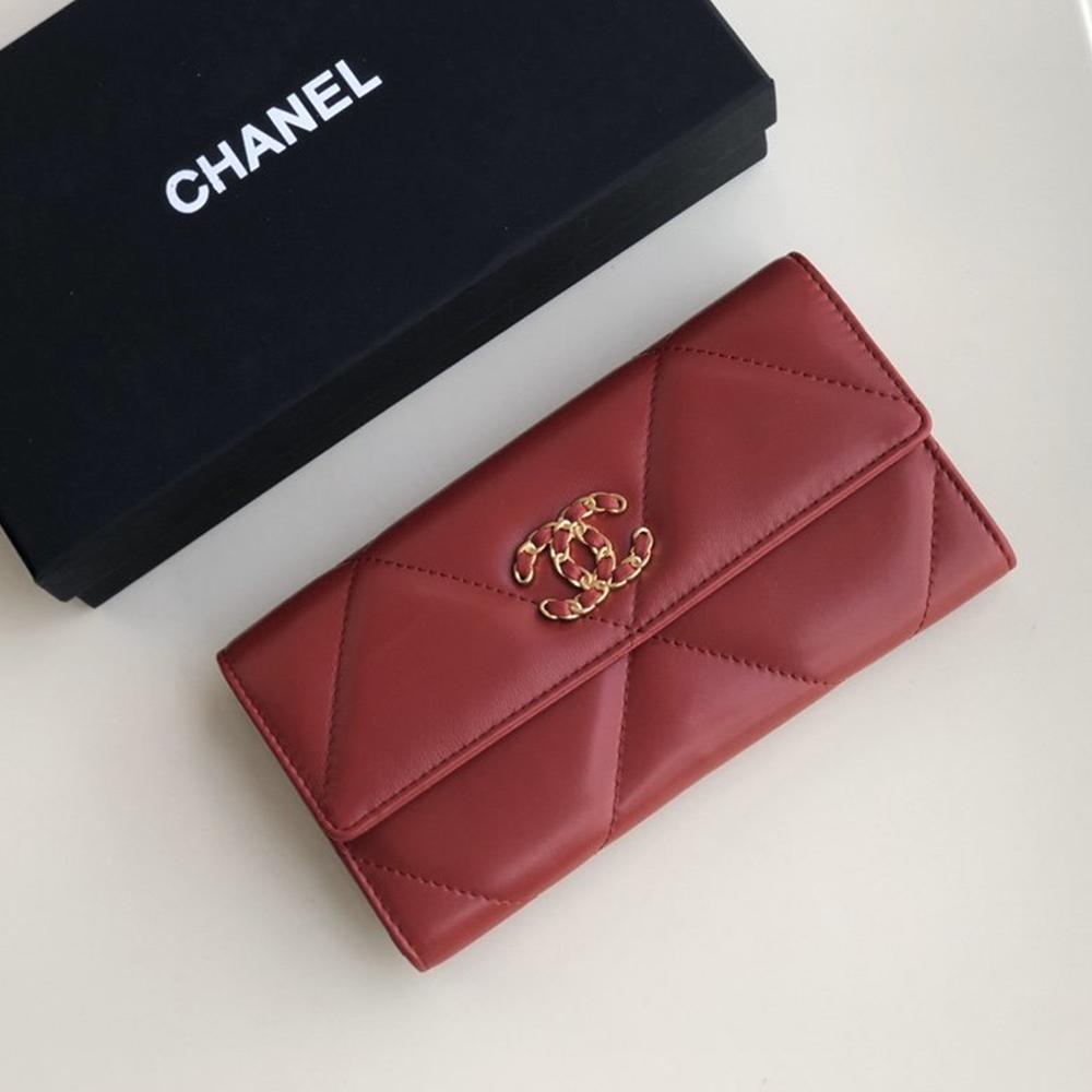 Chanel 19 Quilted Flap Wallet - Red