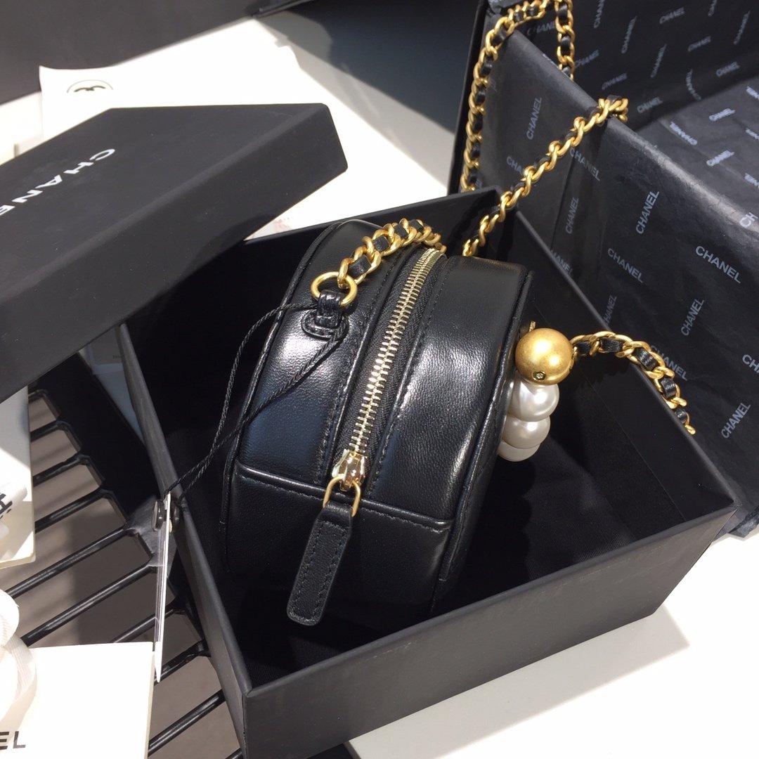 Chanel Pearl Round Clutch with Chain - Black